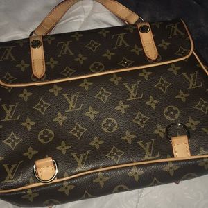 louis vuitton hang bag